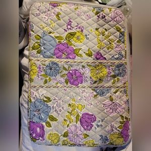 Vera Bradley 17” Laptop Travel Case. great condition! No straps.